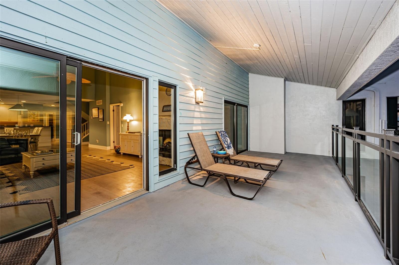 BEACH HOUSE CONDO - Residential