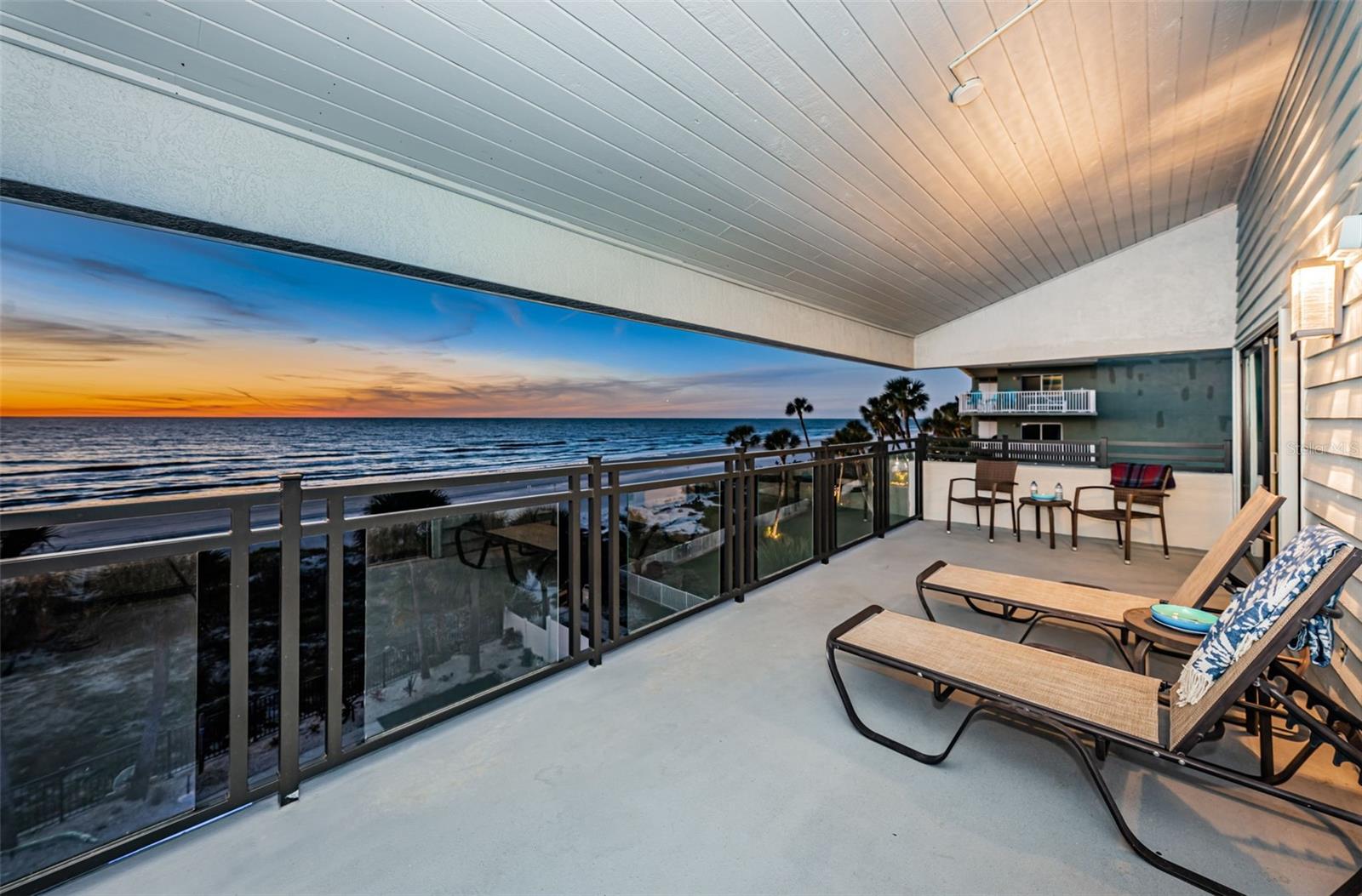 BEACH HOUSE CONDO - Residential