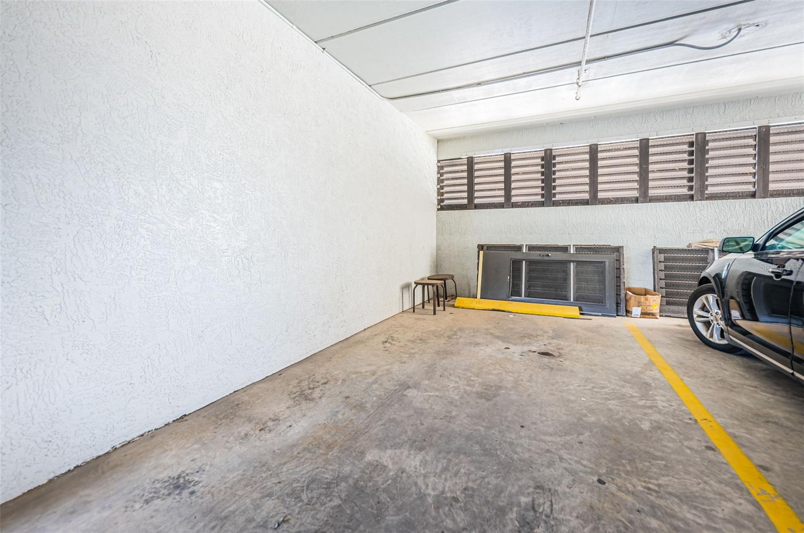 BEACH HOUSE CONDO - Residential