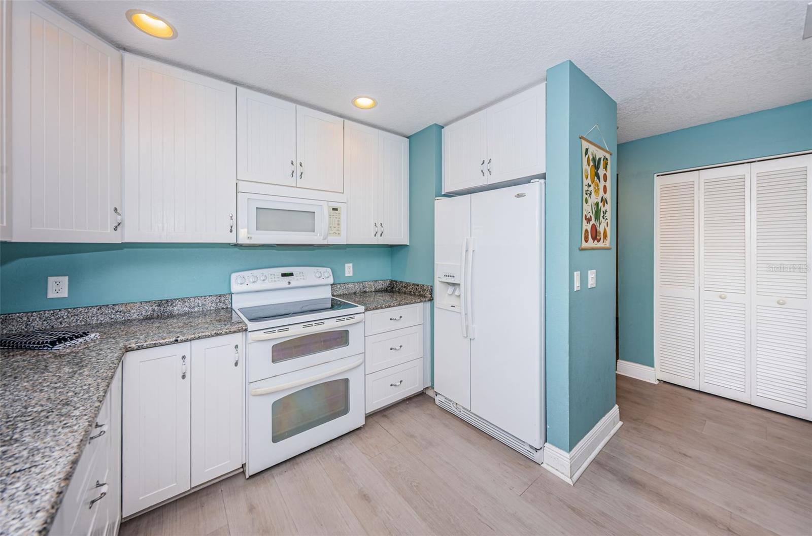 BEACH HOUSE CONDO - Residential