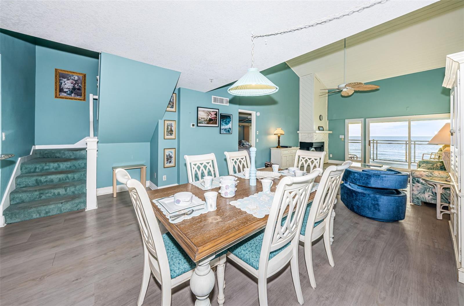 BEACH HOUSE CONDO - Residential