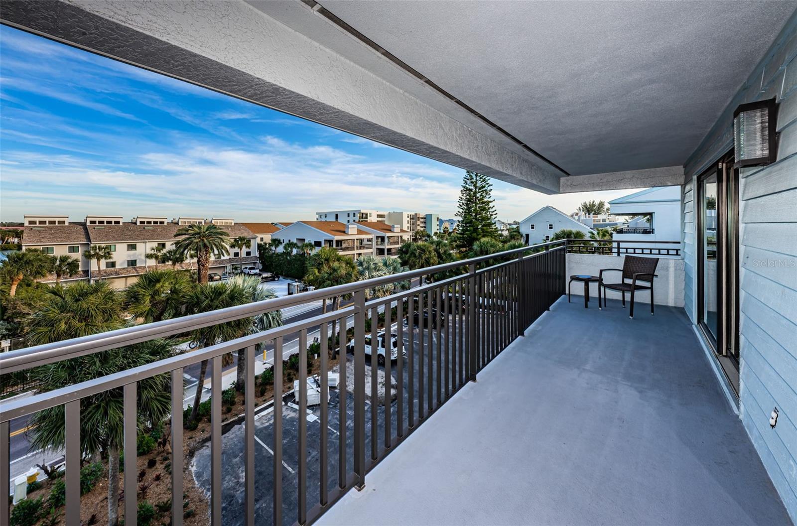 BEACH HOUSE CONDO - Residential