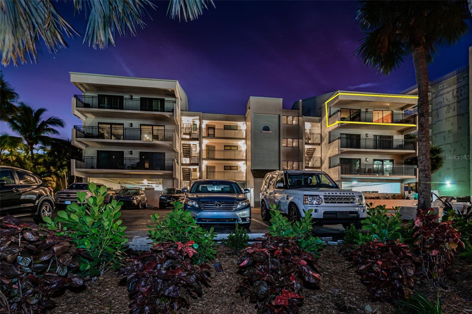 BEACH HOUSE CONDO - Residential