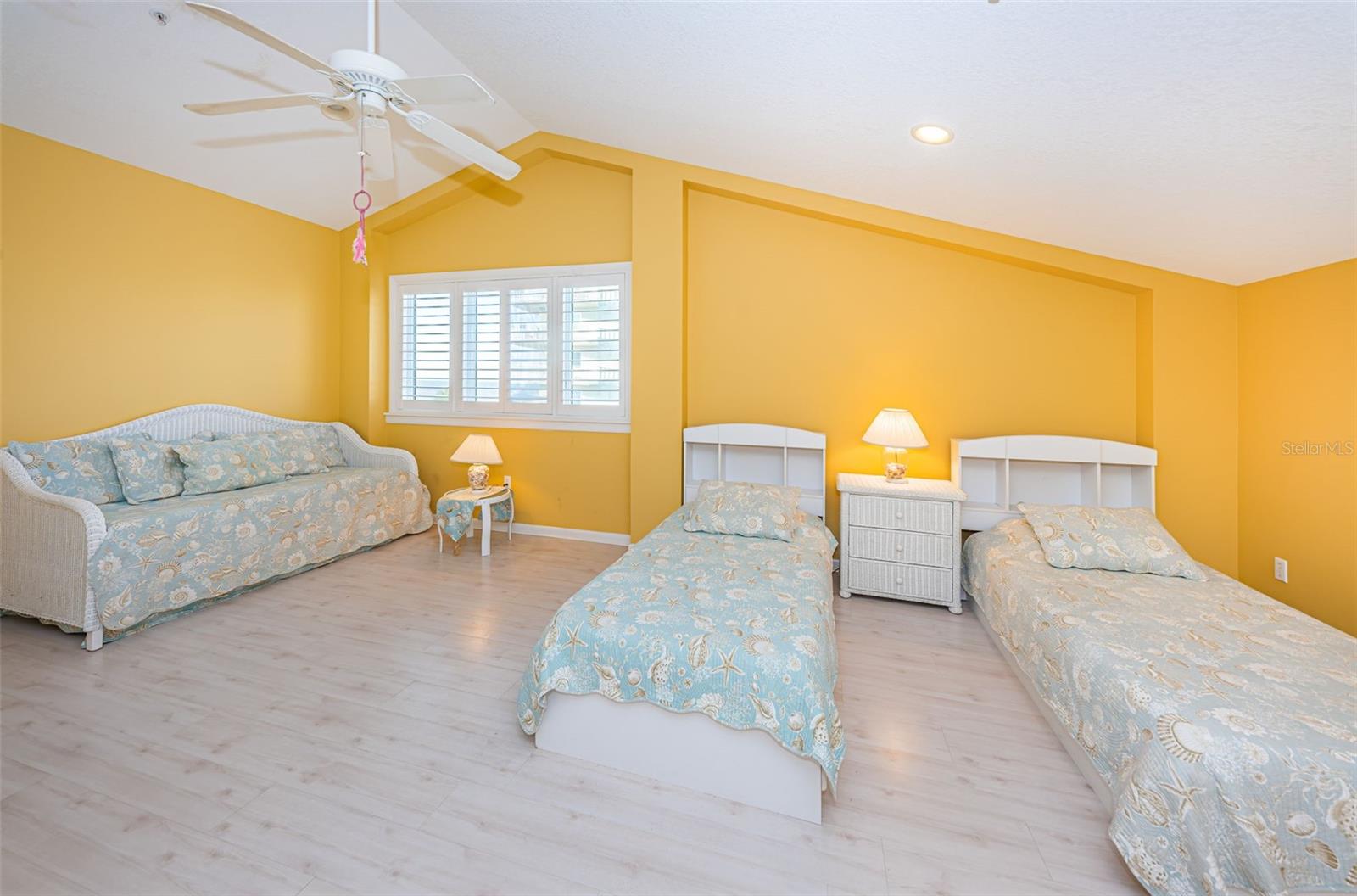 BEACH HOUSE CONDO - Residential