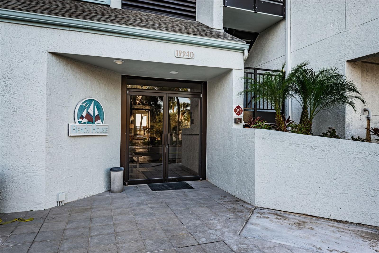 BEACH HOUSE CONDO - Residential