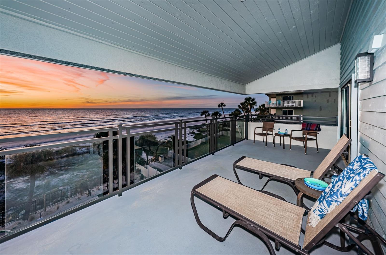 BEACH HOUSE CONDO - Residential