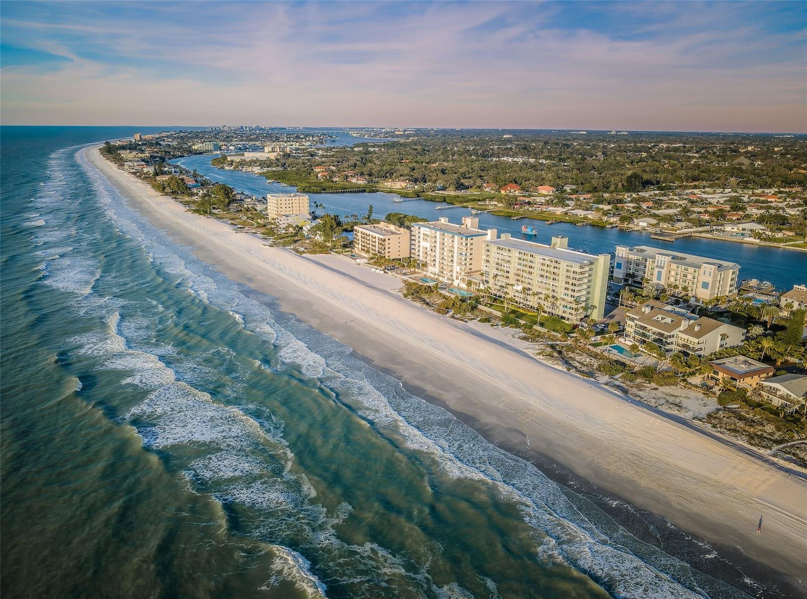 BEACH HOUSE CONDO - Residential
