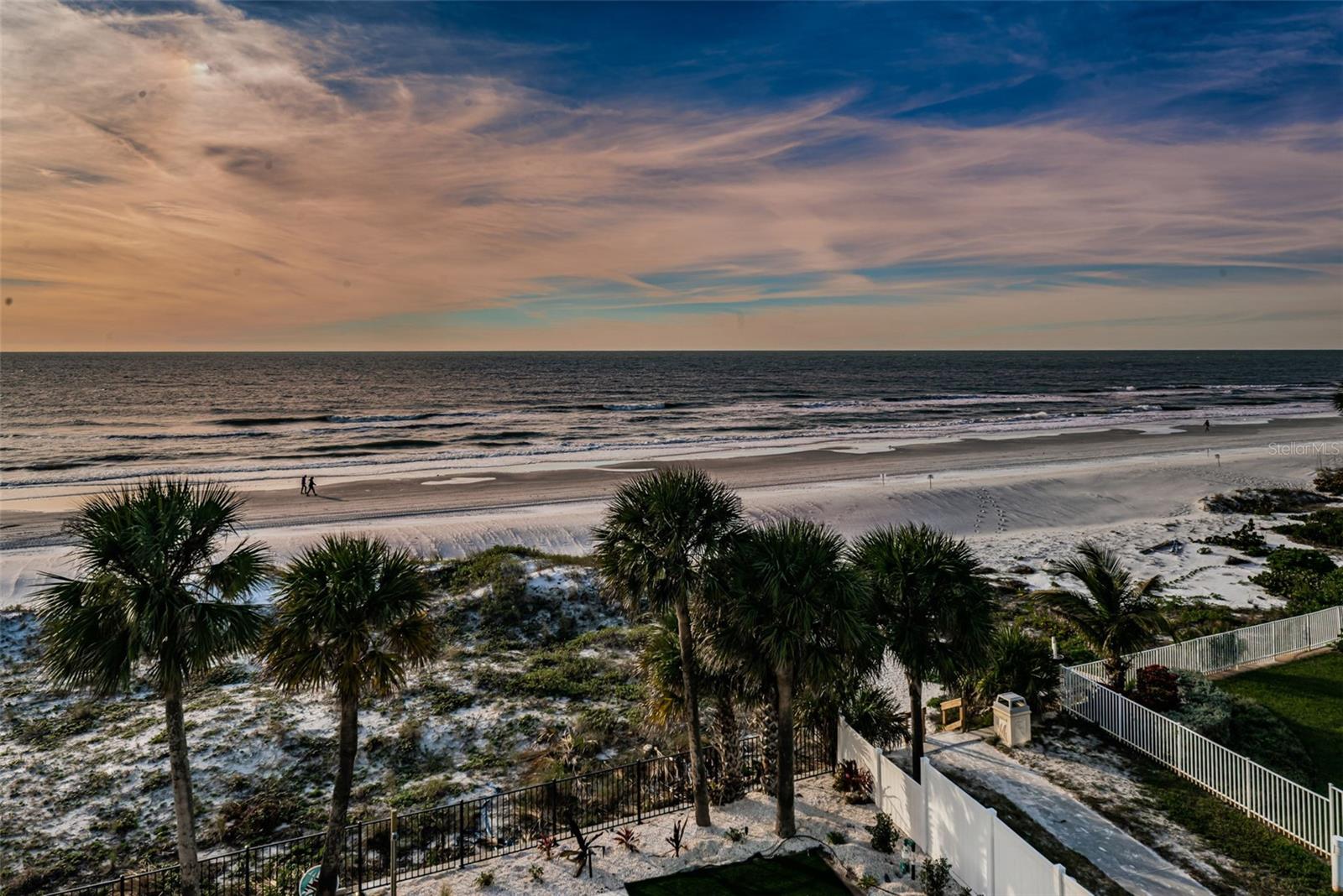 BEACH HOUSE CONDO - Residential