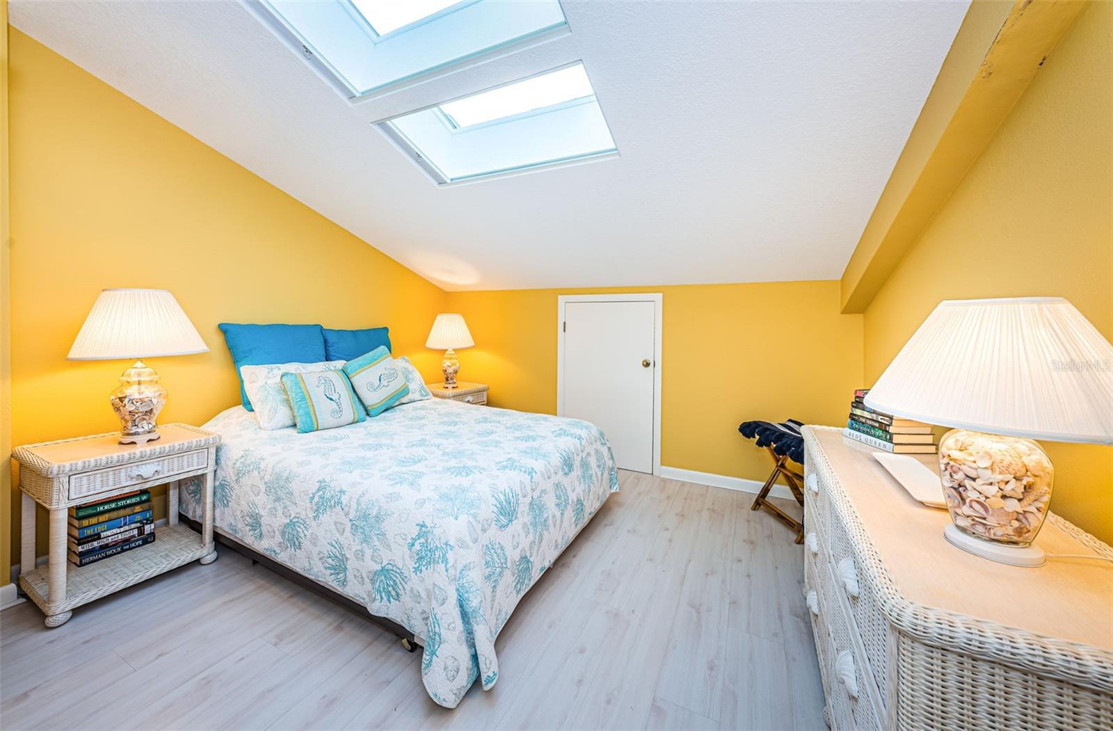 BEACH HOUSE CONDO - Residential