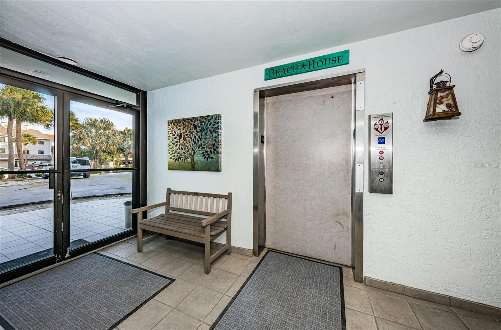 BEACH HOUSE CONDO - Residential