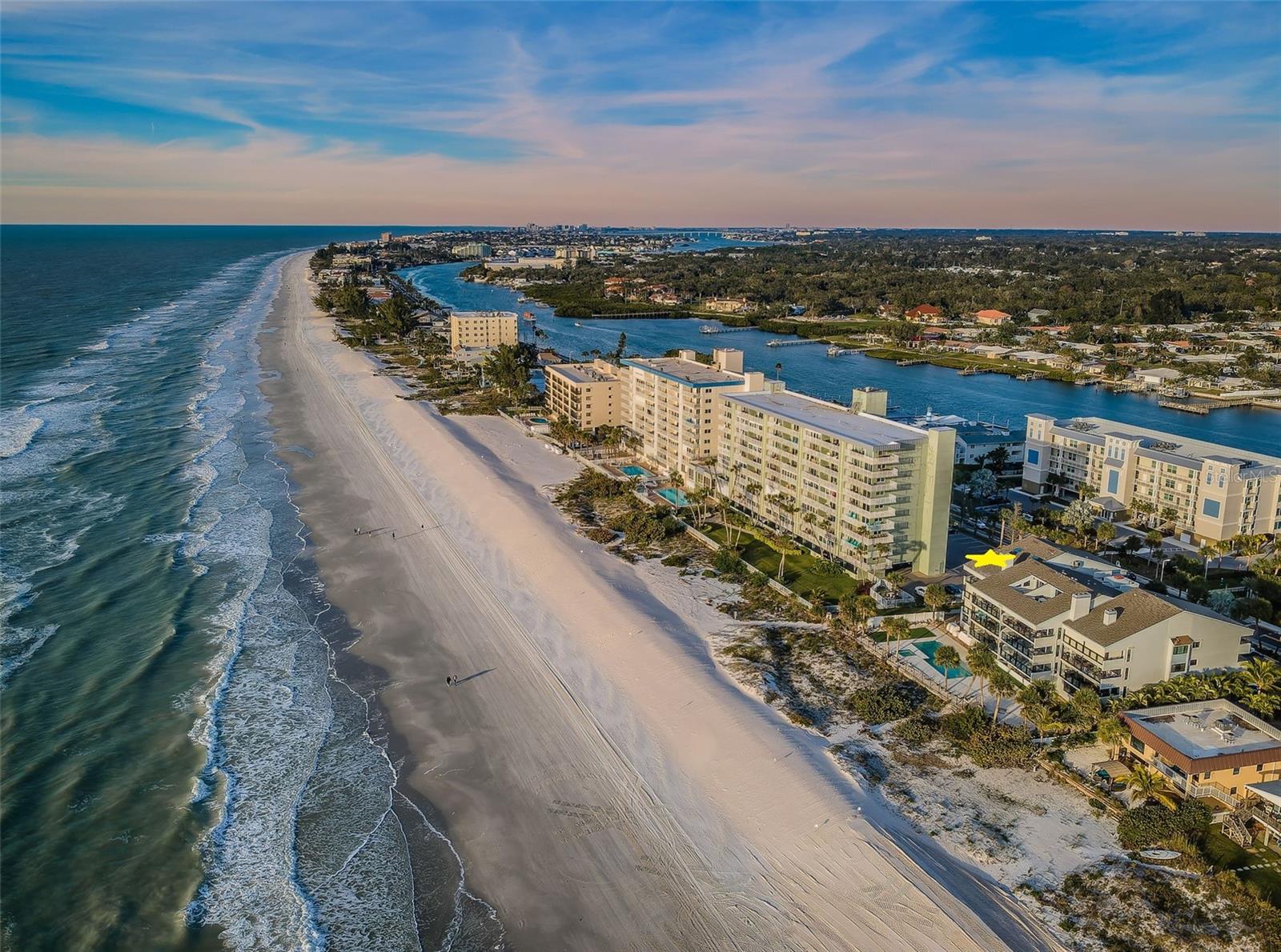 BEACH HOUSE CONDO - Residential