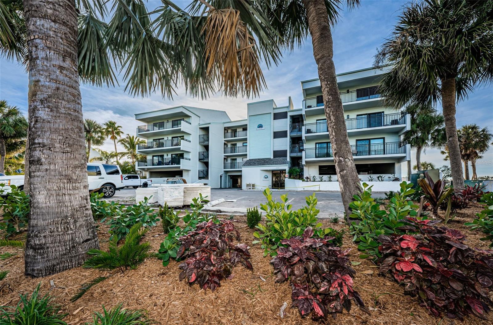 BEACH HOUSE CONDO - Residential