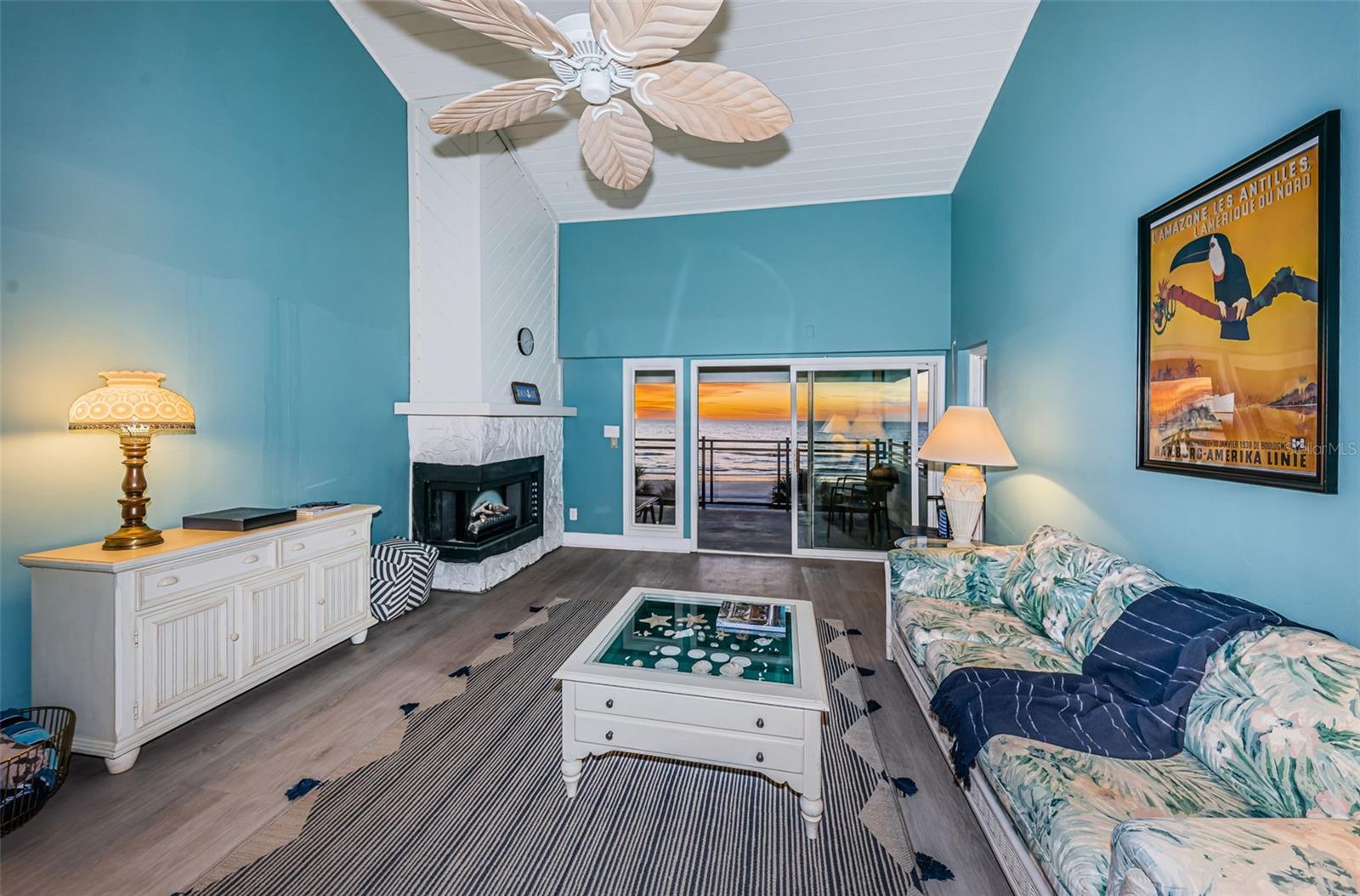 BEACH HOUSE CONDO - Residential