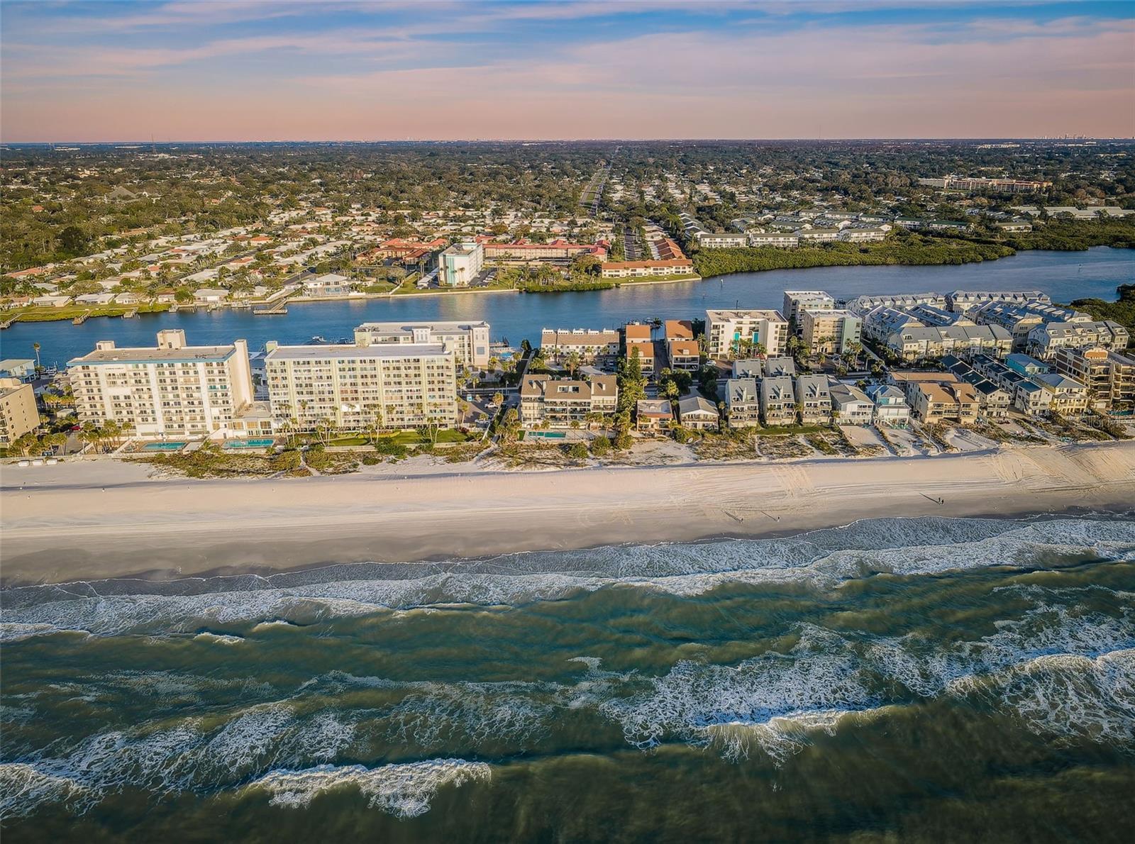 BEACH HOUSE CONDO - Residential