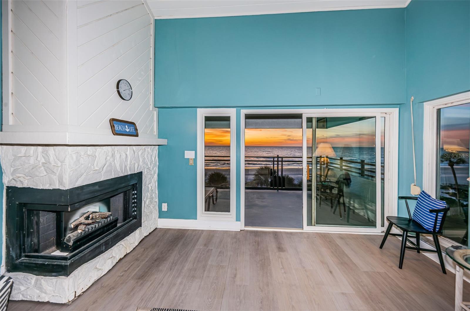 BEACH HOUSE CONDO - Residential