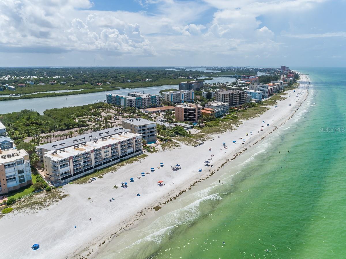 BEACH HOUSE CONDO - Residential