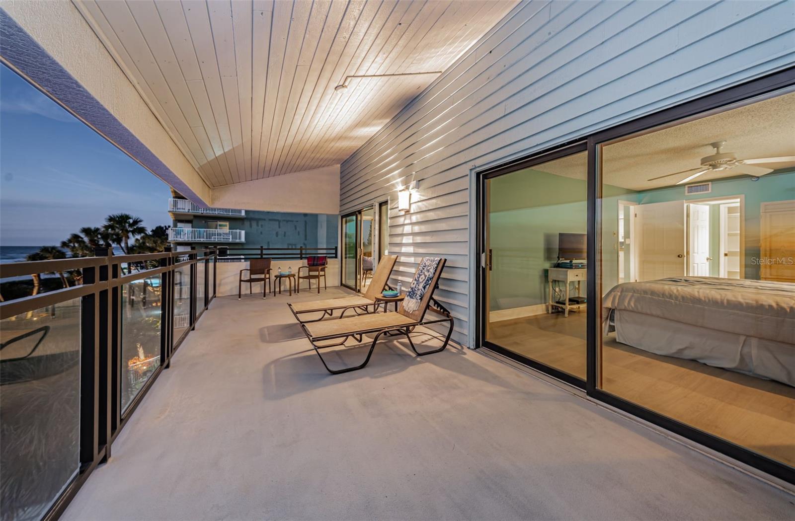 BEACH HOUSE CONDO - Residential