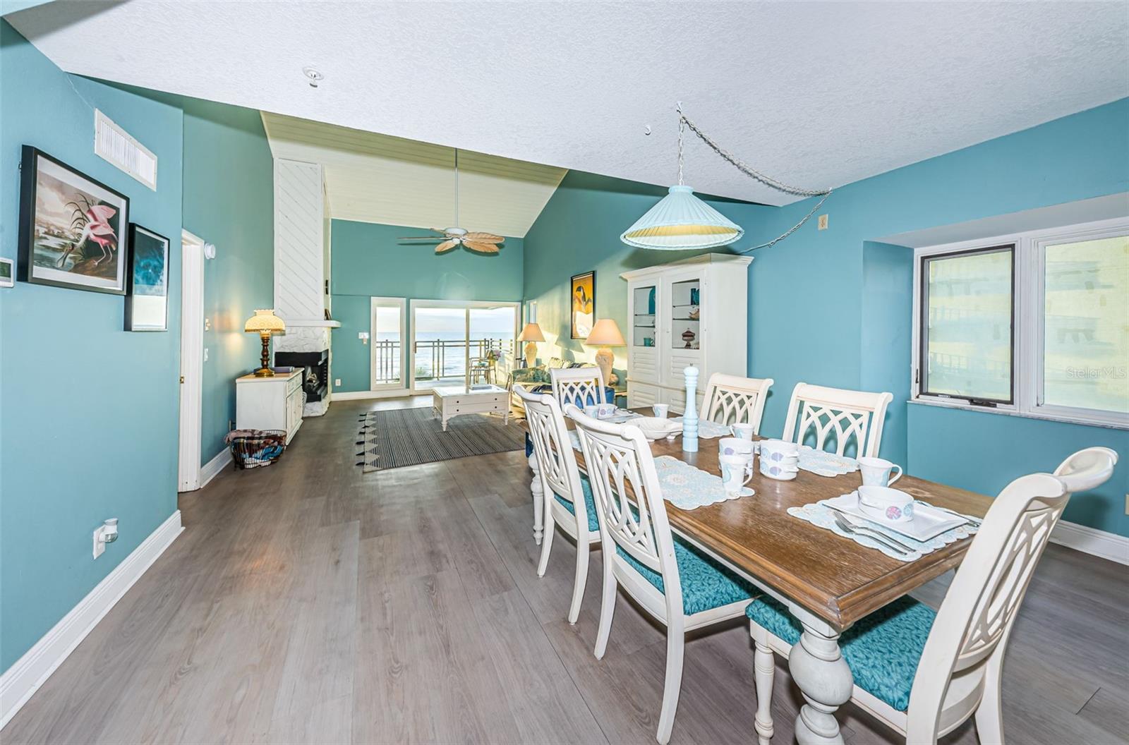 BEACH HOUSE CONDO - Residential