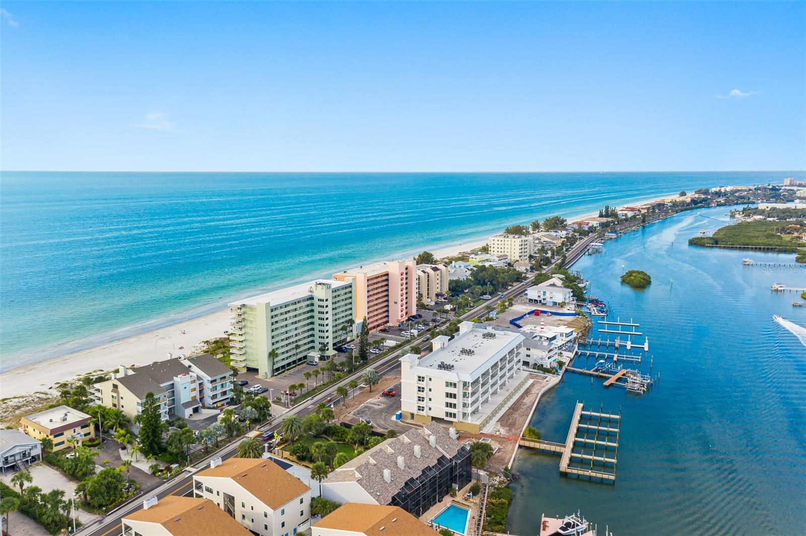 BEACH HOUSE CONDO - Residential