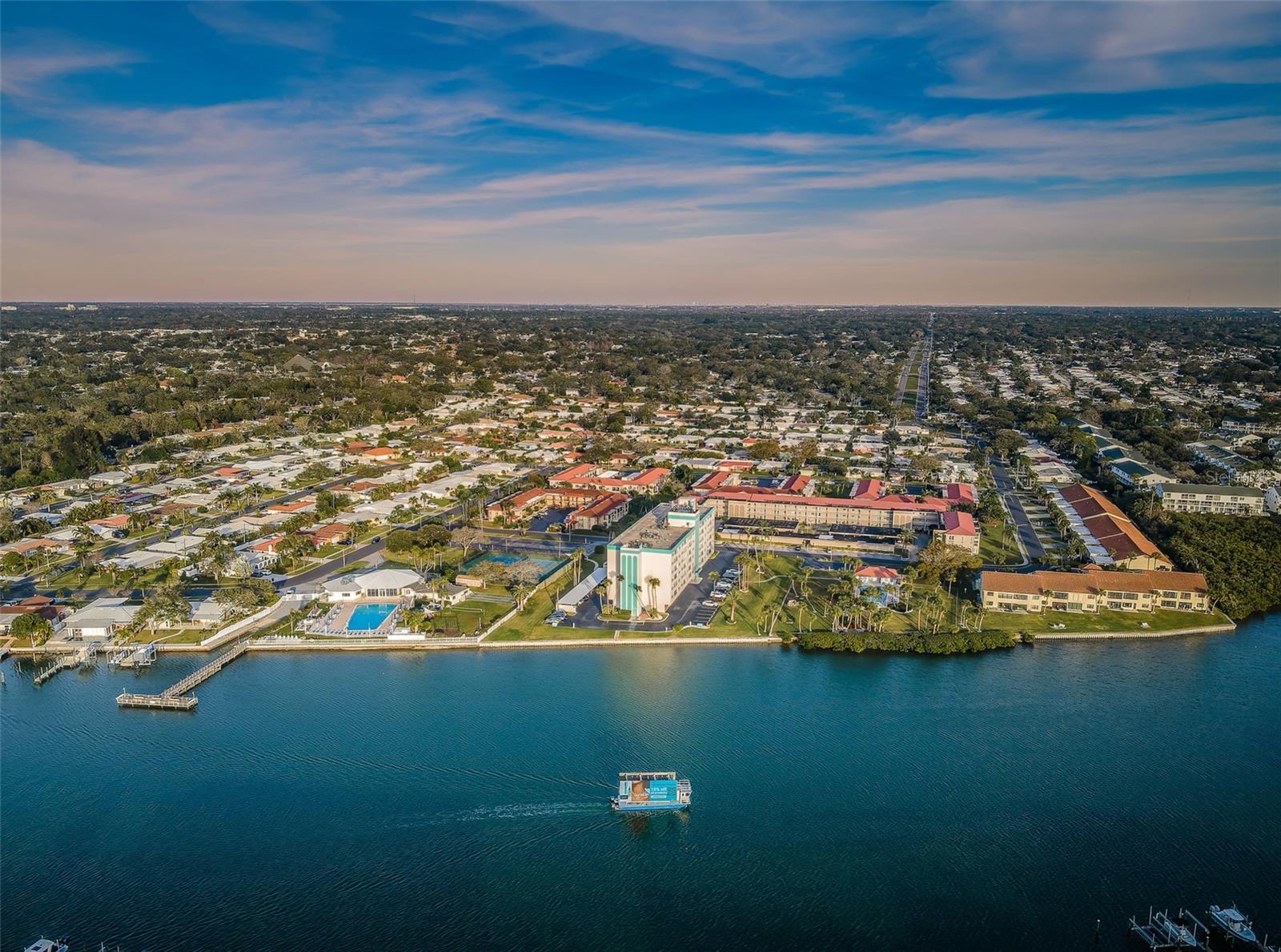 BEACH HOUSE CONDO - Residential