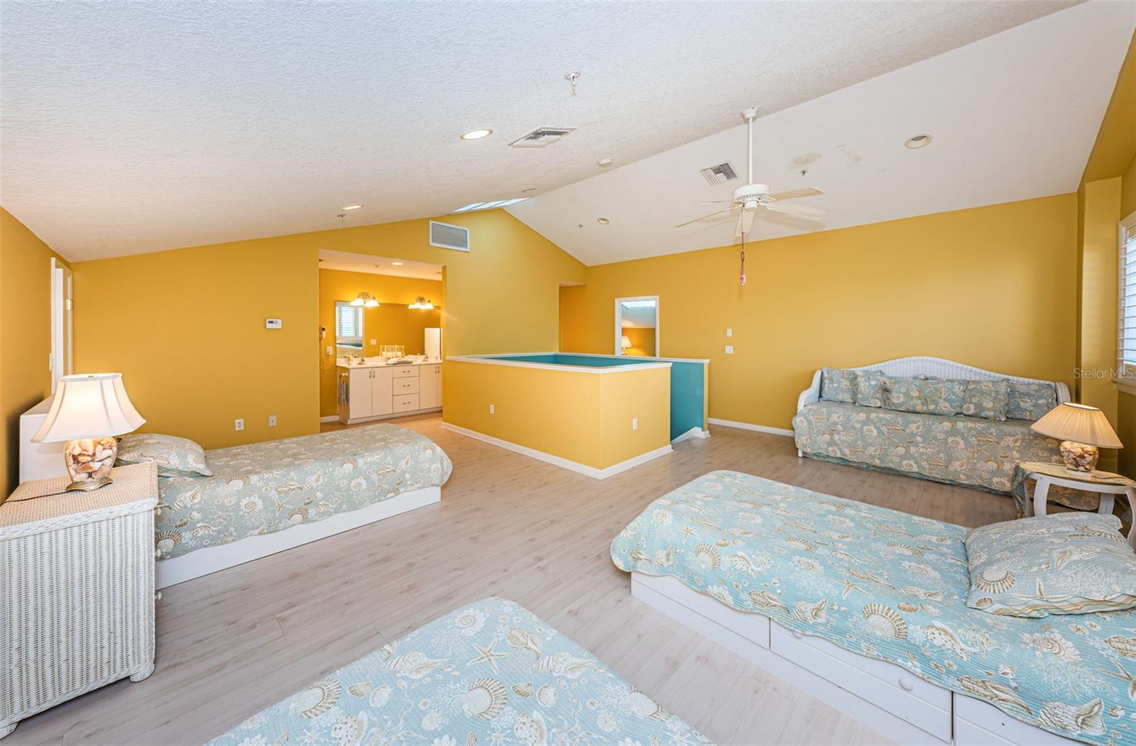 BEACH HOUSE CONDO - Residential