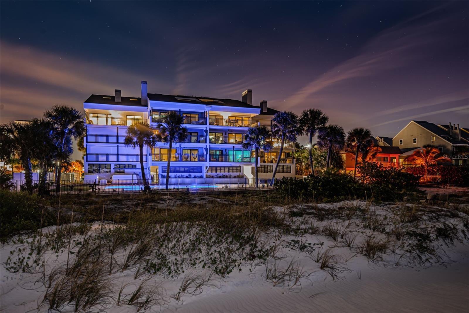 BEACH HOUSE CONDO - Residential