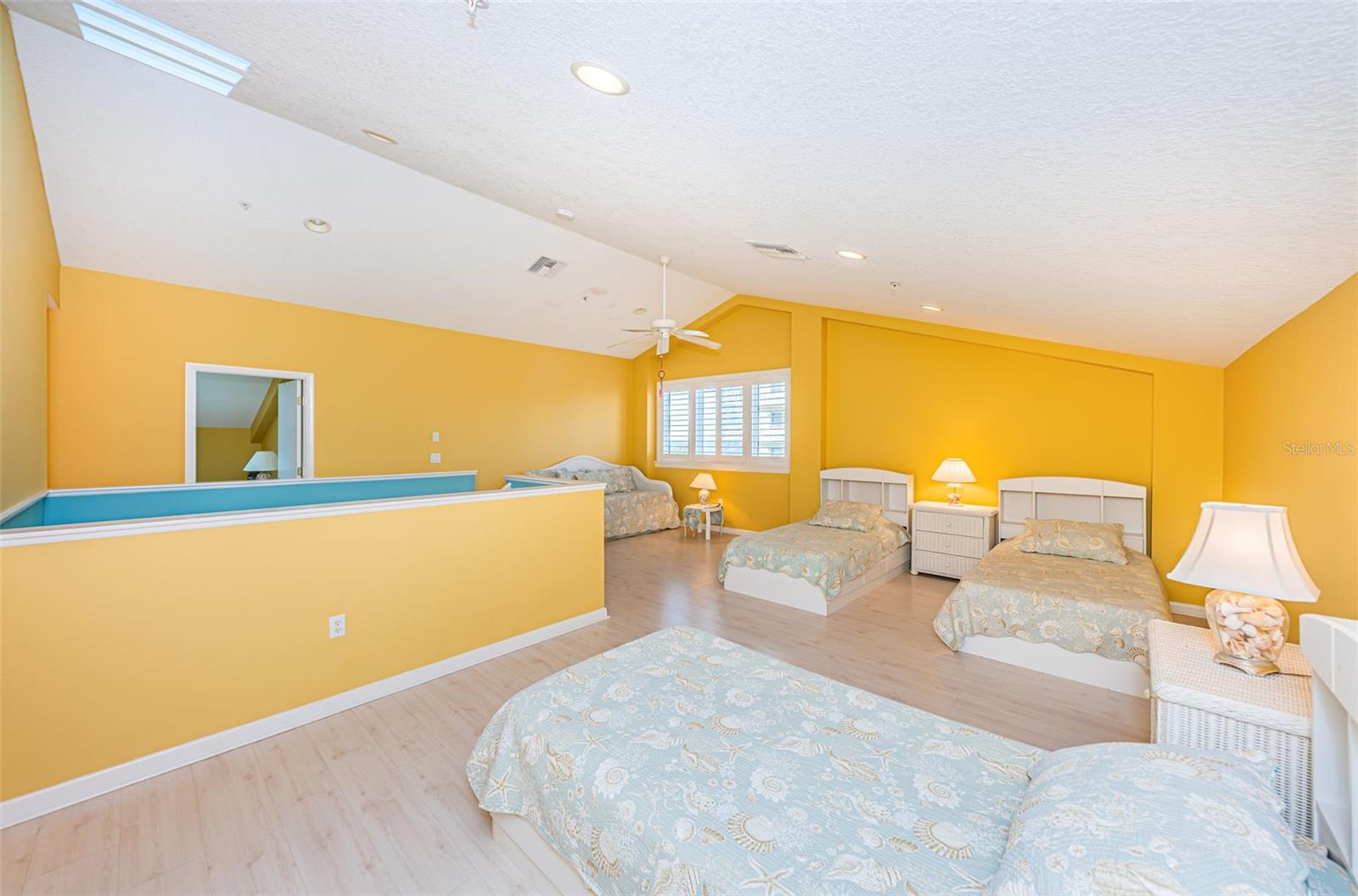 BEACH HOUSE CONDO - Residential