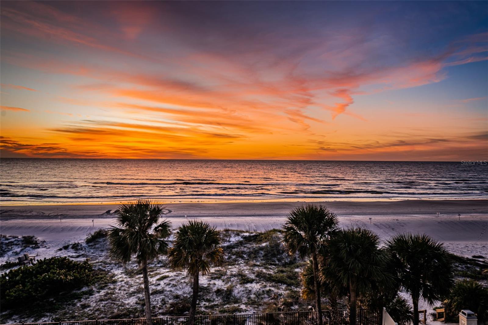 BEACH HOUSE CONDO - Residential