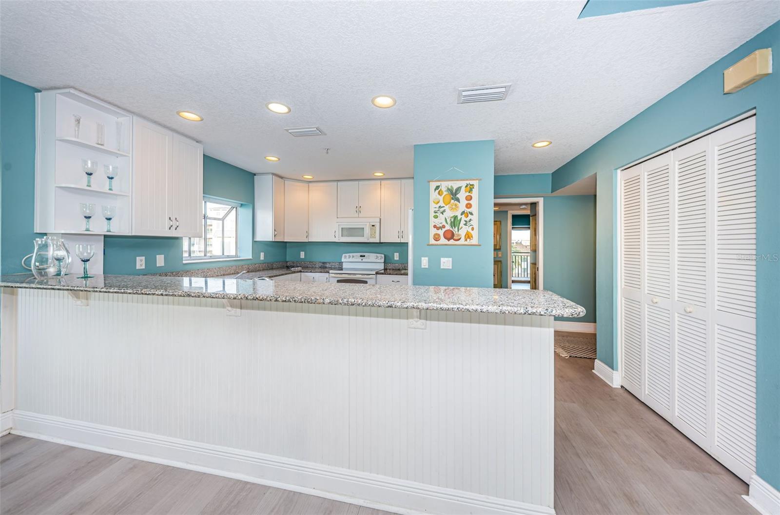 BEACH HOUSE CONDO - Residential