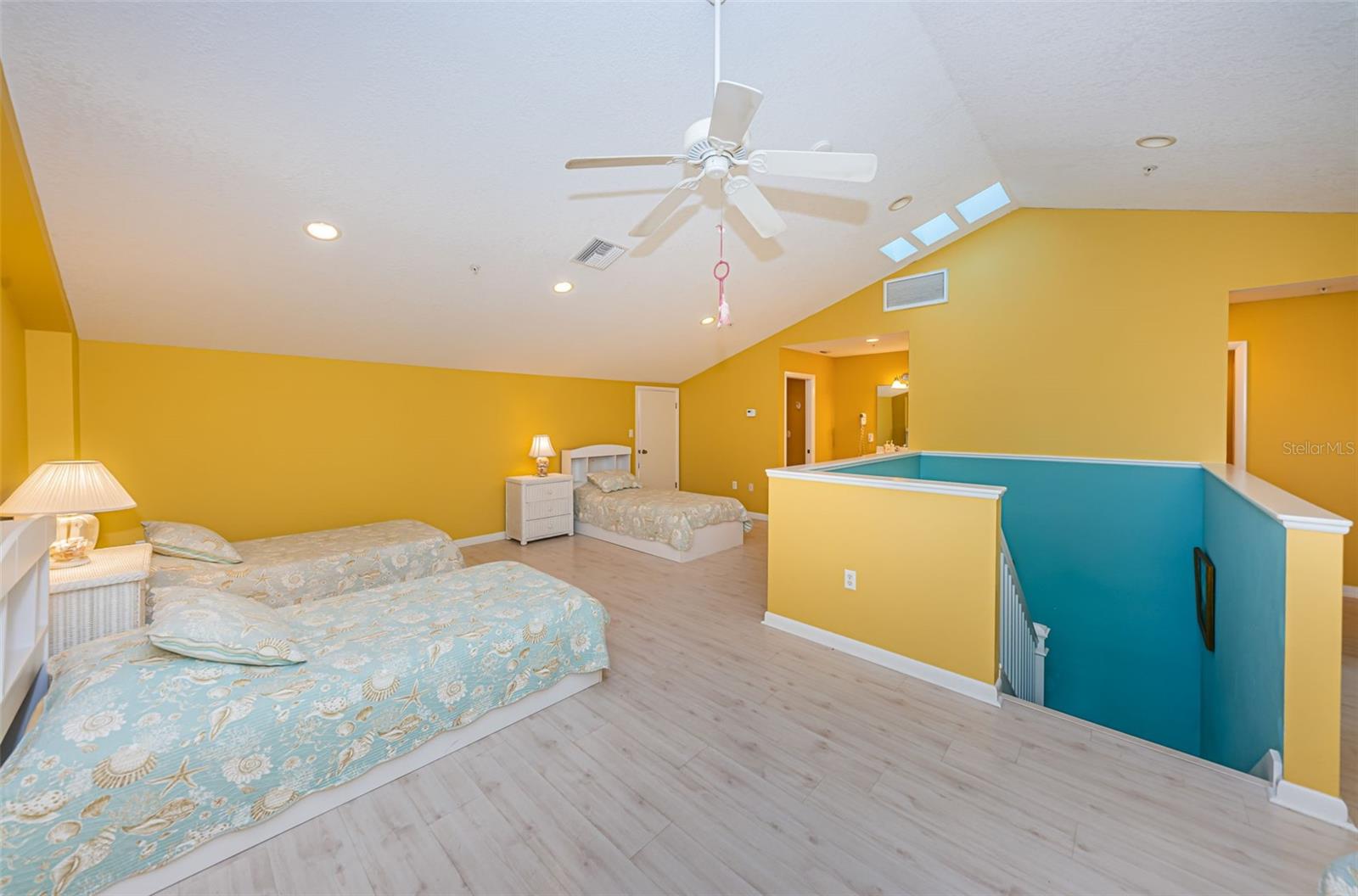 BEACH HOUSE CONDO - Residential