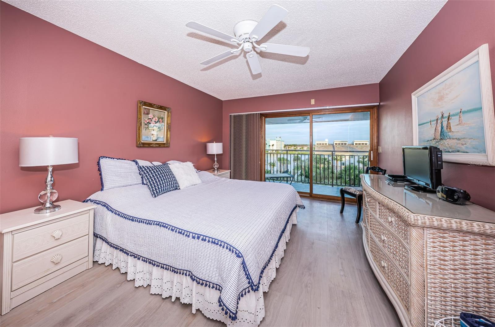 BEACH HOUSE CONDO - Residential