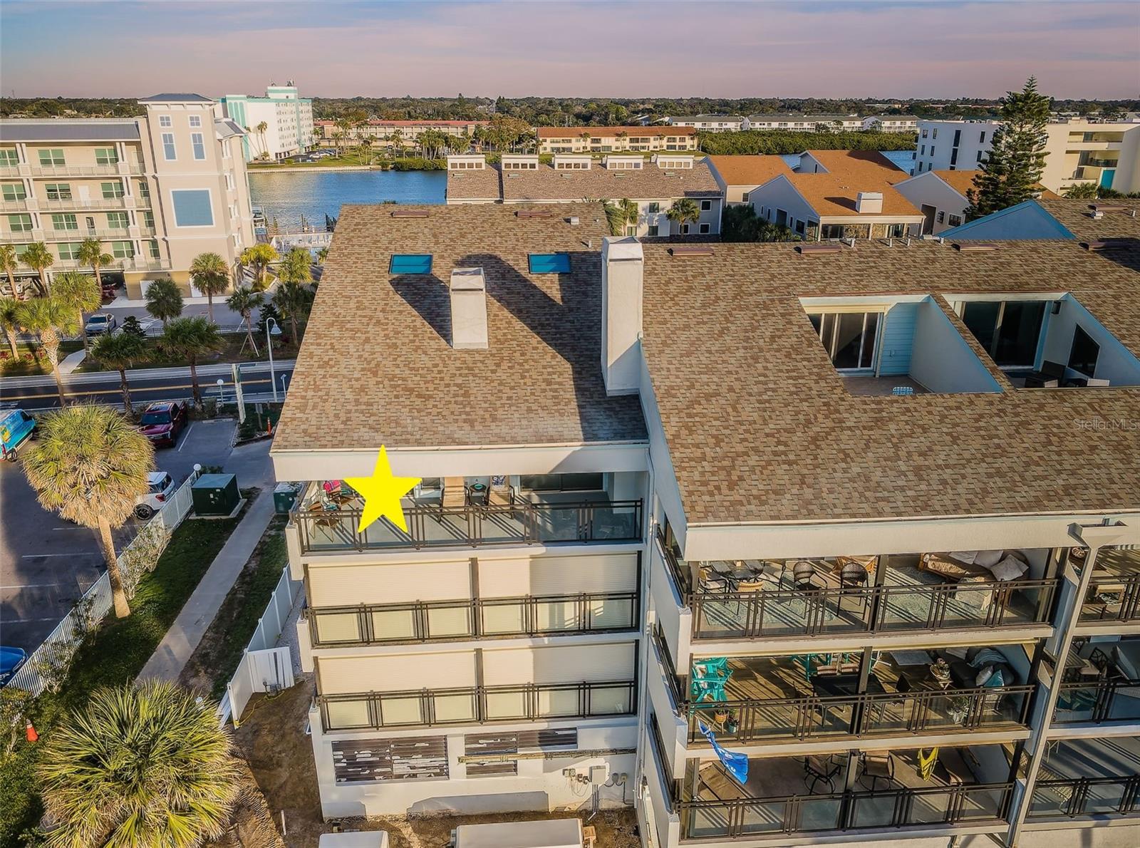 BEACH HOUSE CONDO - Residential