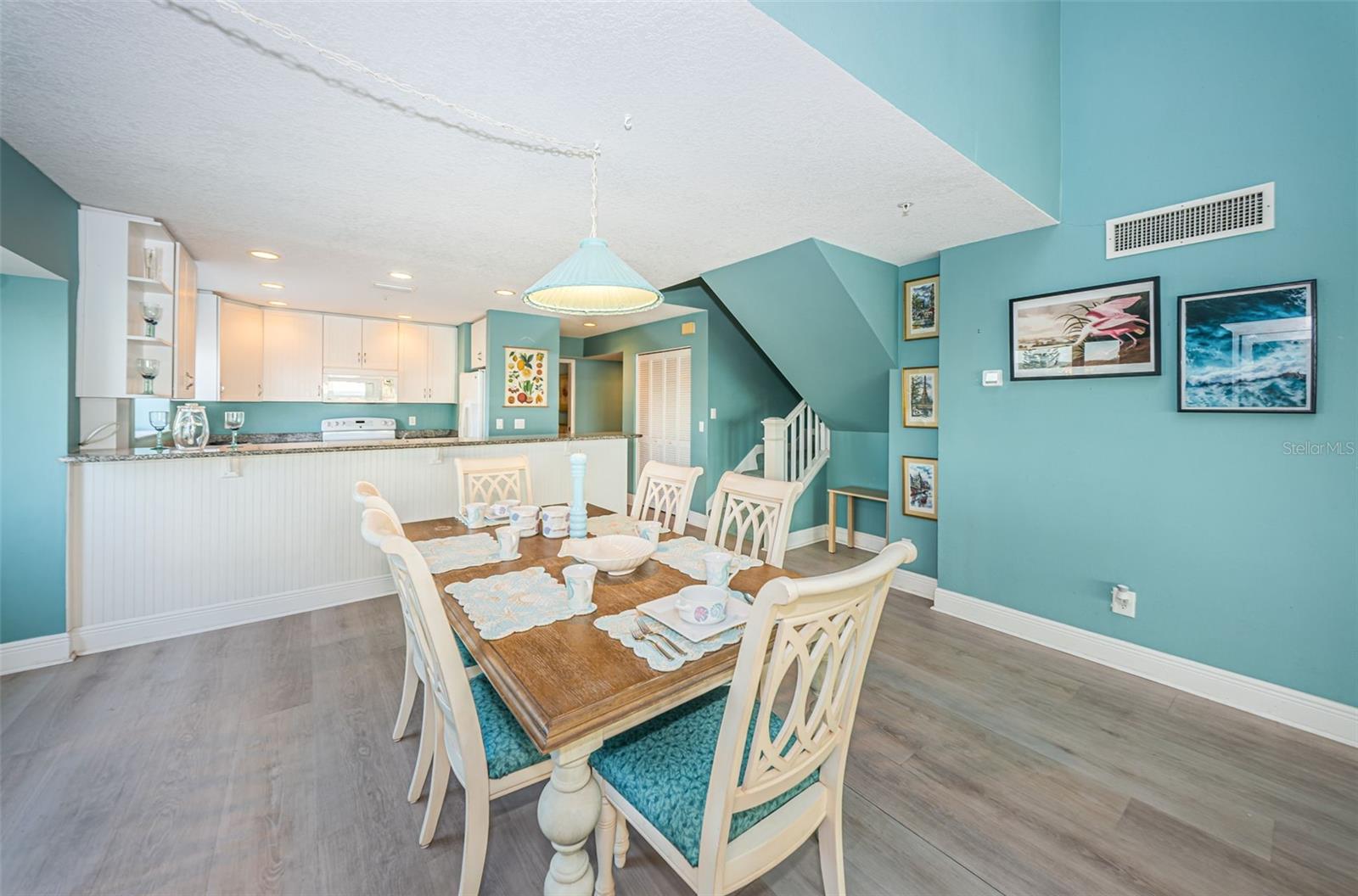 BEACH HOUSE CONDO - Residential