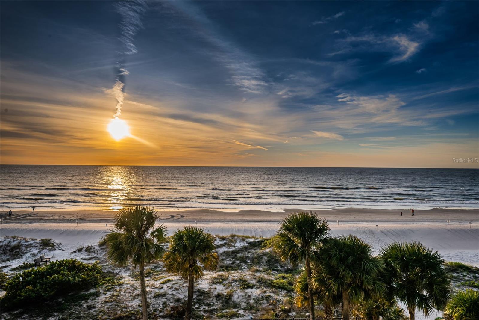 BEACH HOUSE CONDO - Residential