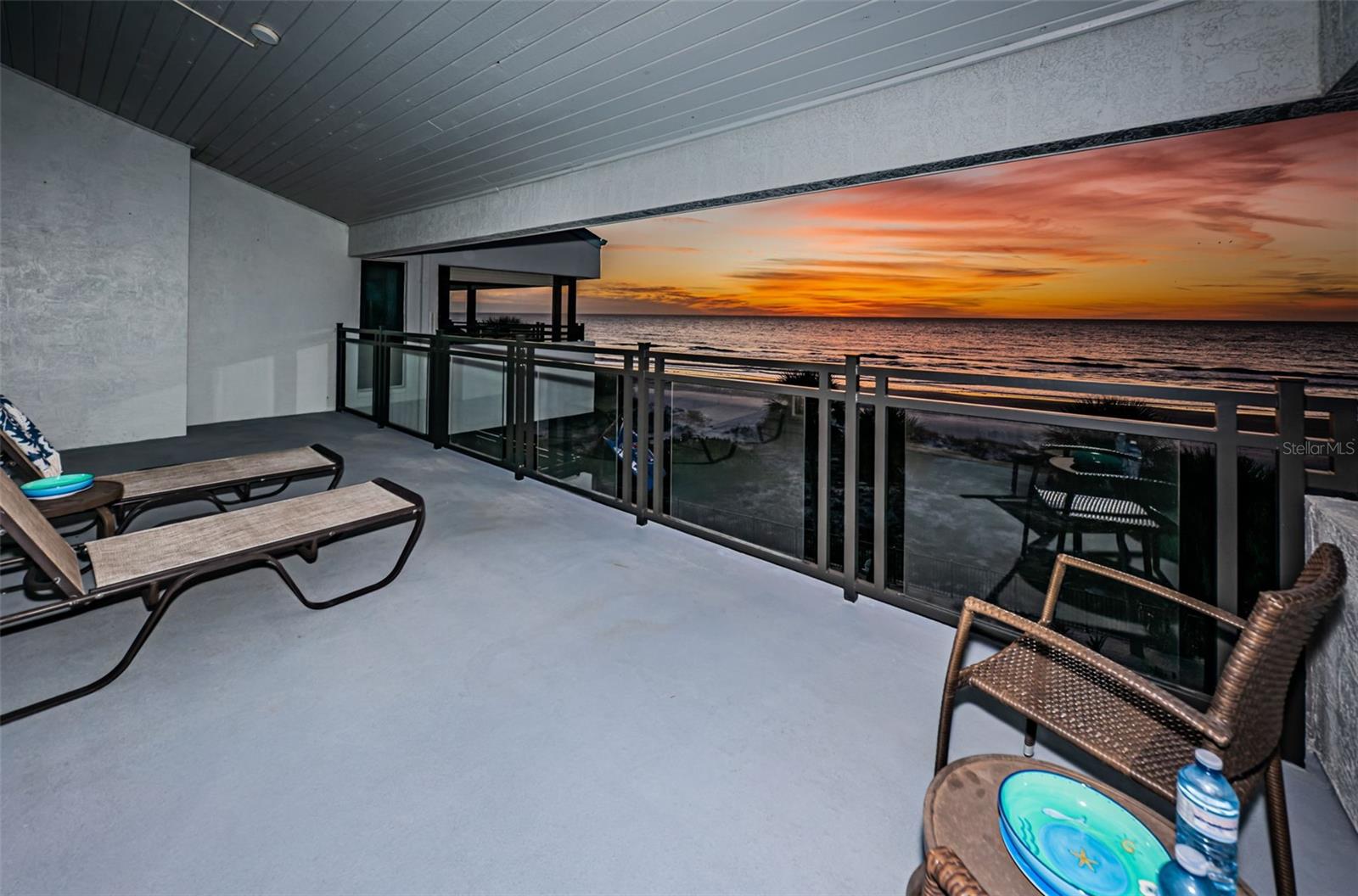 BEACH HOUSE CONDO - Residential