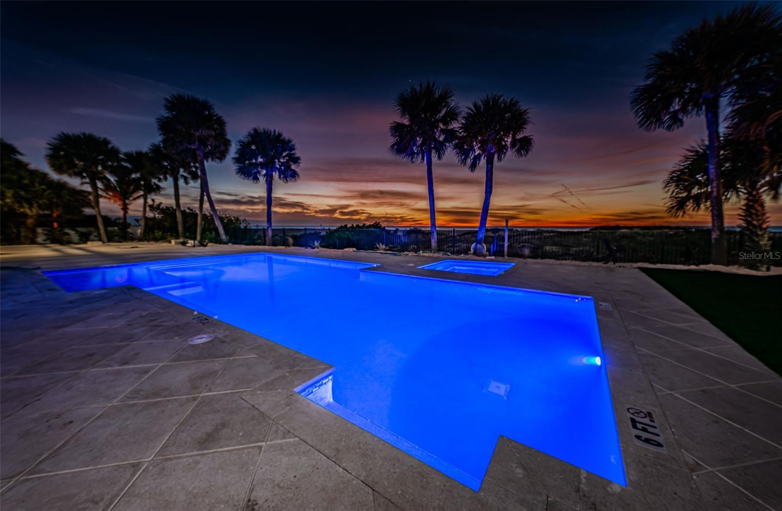 BEACH HOUSE CONDO - Residential