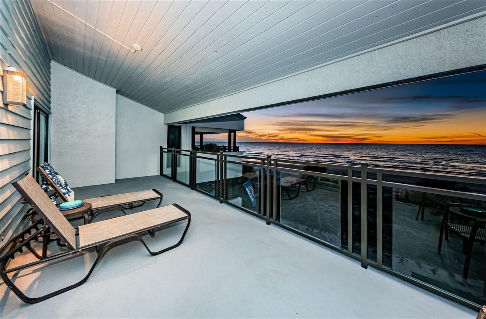 BEACH HOUSE CONDO - Residential