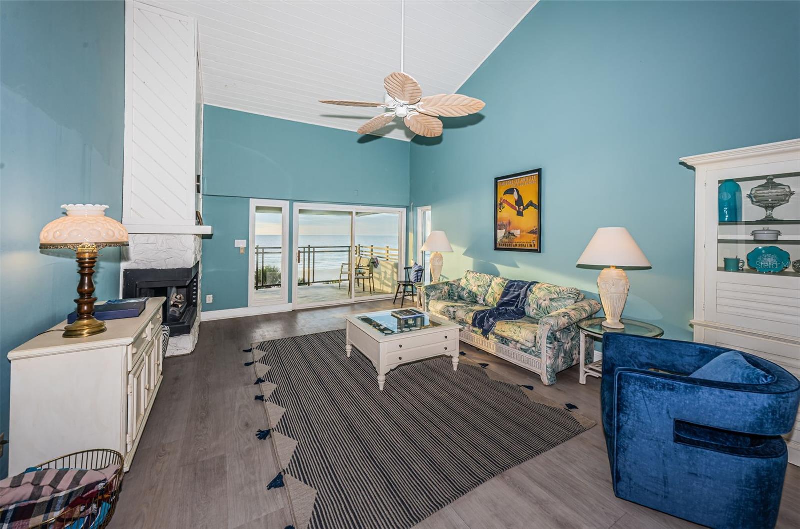 BEACH HOUSE CONDO - Residential