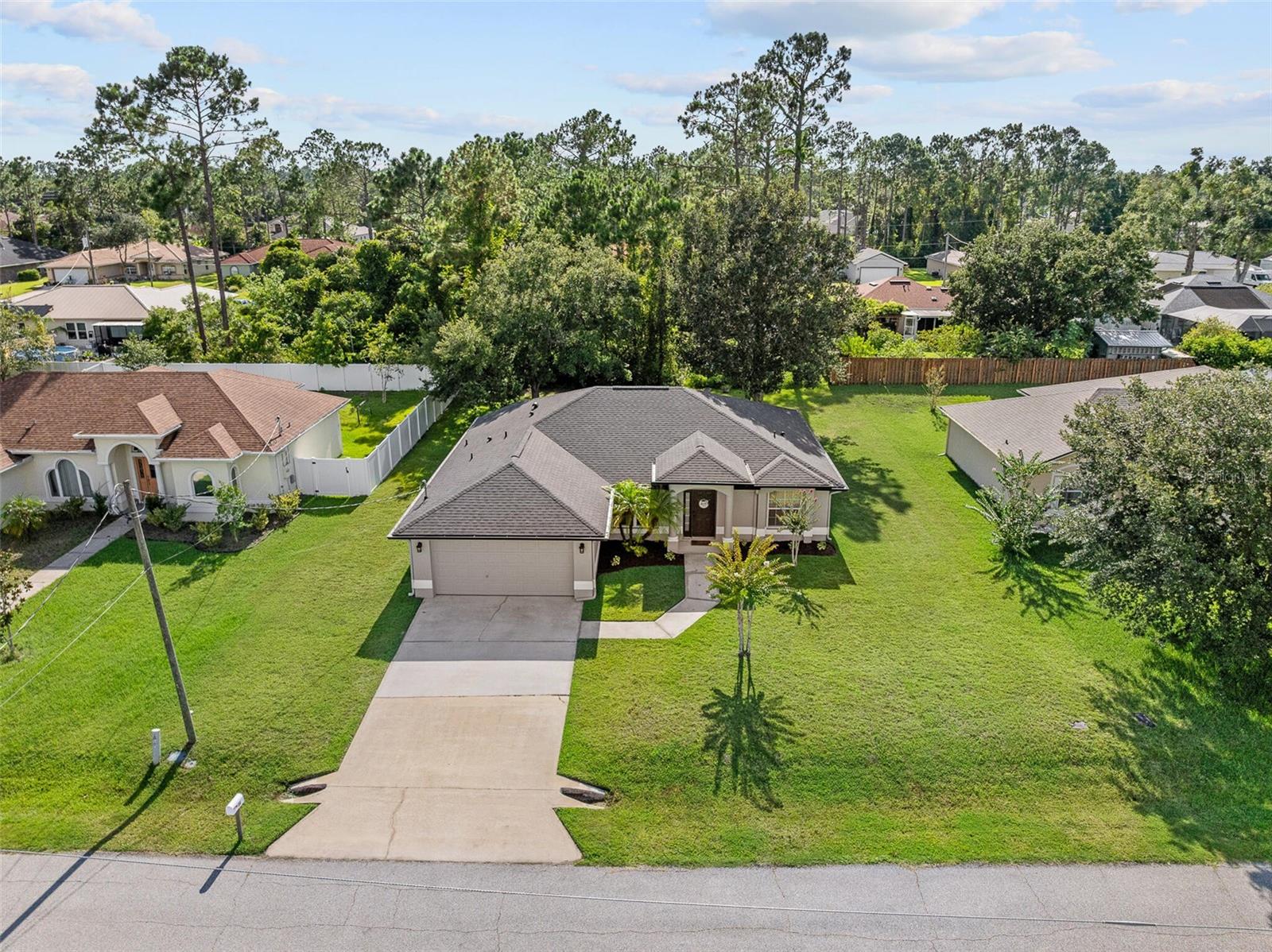 Welcome to this well-maintained, turn-key split-plan home has 1,489 square feet of comfortable living space. With 3 bedrooms, 2 bathrooms, and a den, it’s suited to everyday living or entertaining. The living room features a vaulted ceiling and is filled with natural light, while the kitchen boasts brand-new appliances including a refrigerator, dishwasher, microwave, and stove. The bedrooms are comfortably sized and versatile, for guests, a home office. The master bedroom includes a walk-in closet for added convenience. Step outside to a peaceful backyard shaded by two mature oak trees, with an undeveloped lot behind providing extra privacy and a quiet backdrop.
Recent major updates:
New roof (July 2022)
AC unit (December 2020)
Water heater (July 2025)
Freshly painted exterior (August 2022)
Gutters (August 2022)
Conveniently located near schools, parks, trails, shopping, dining and the beach, this property has it all! With major updates already completed, don’t miss out on this fantastic opportunity!