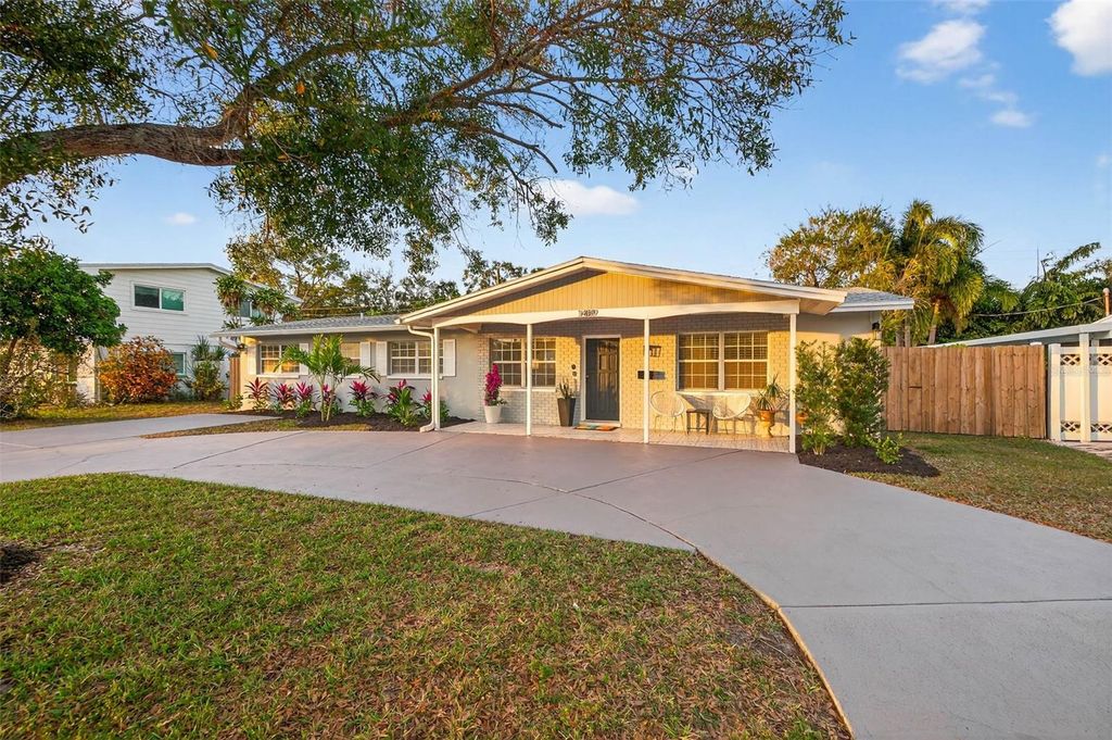 Photo of 1489 77th Avenue N, St Petersburg, FL 33702 (MLS # TB8462287)