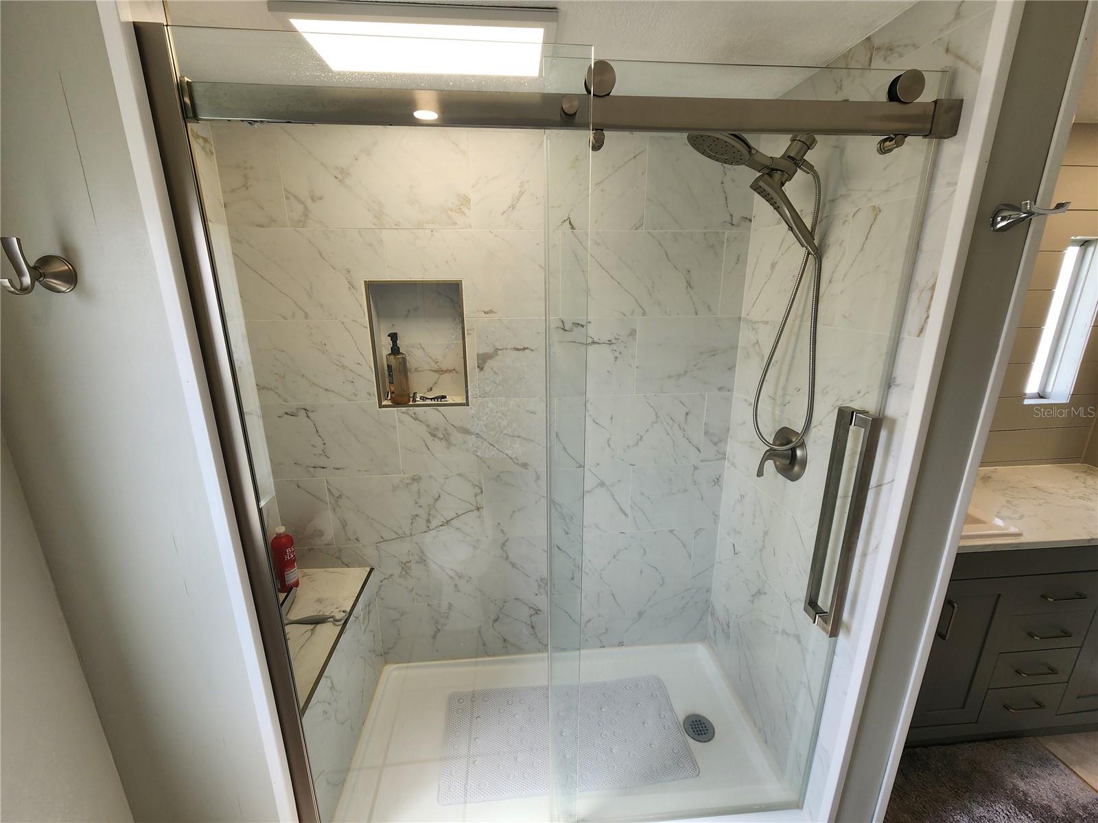 PALM LAKE ESTATES - Residential