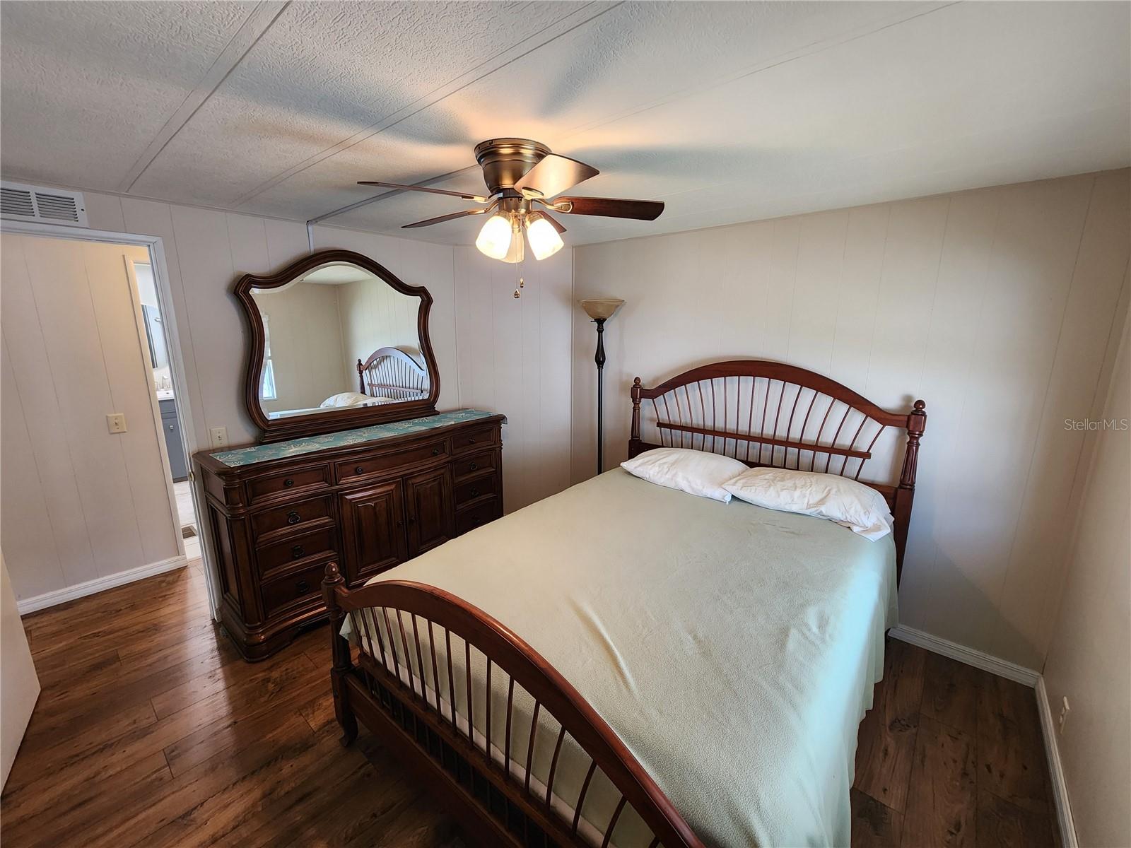 PALM LAKE ESTATES - Residential