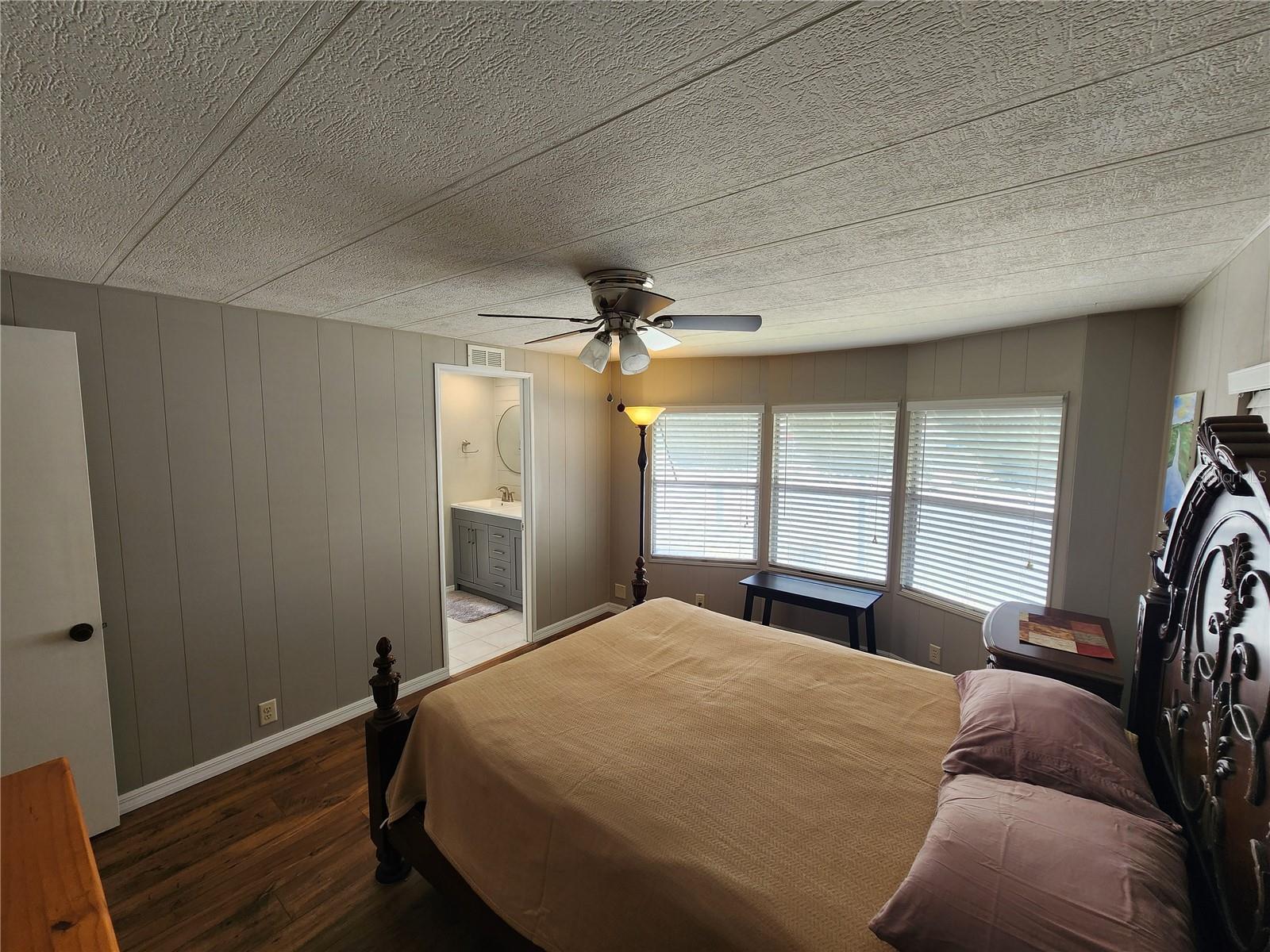 PALM LAKE ESTATES - Residential