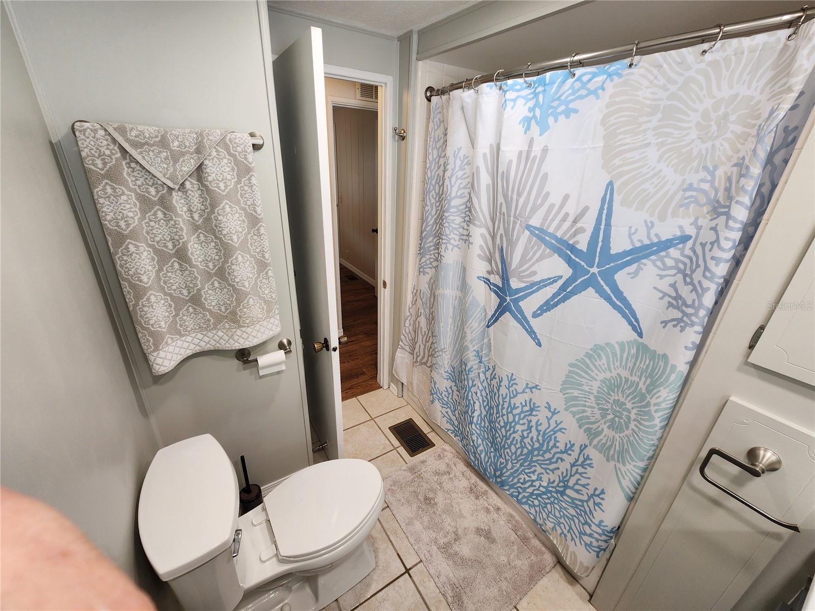 PALM LAKE ESTATES - Residential