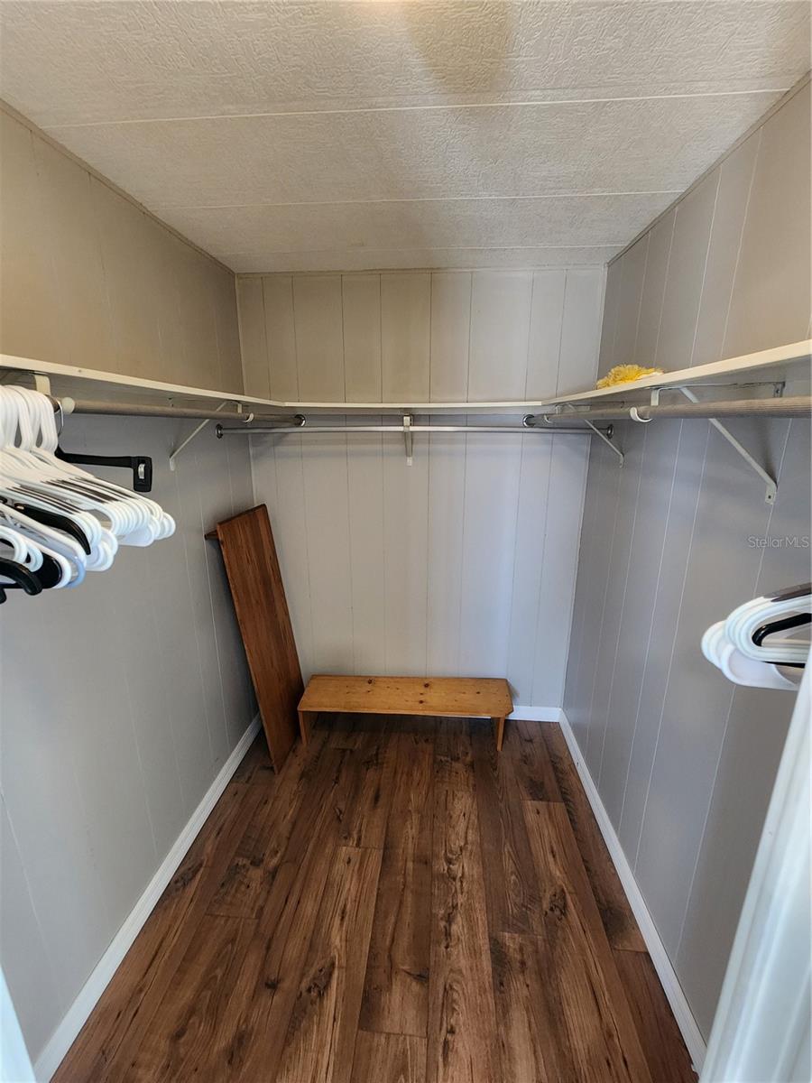 PALM LAKE ESTATES - Residential