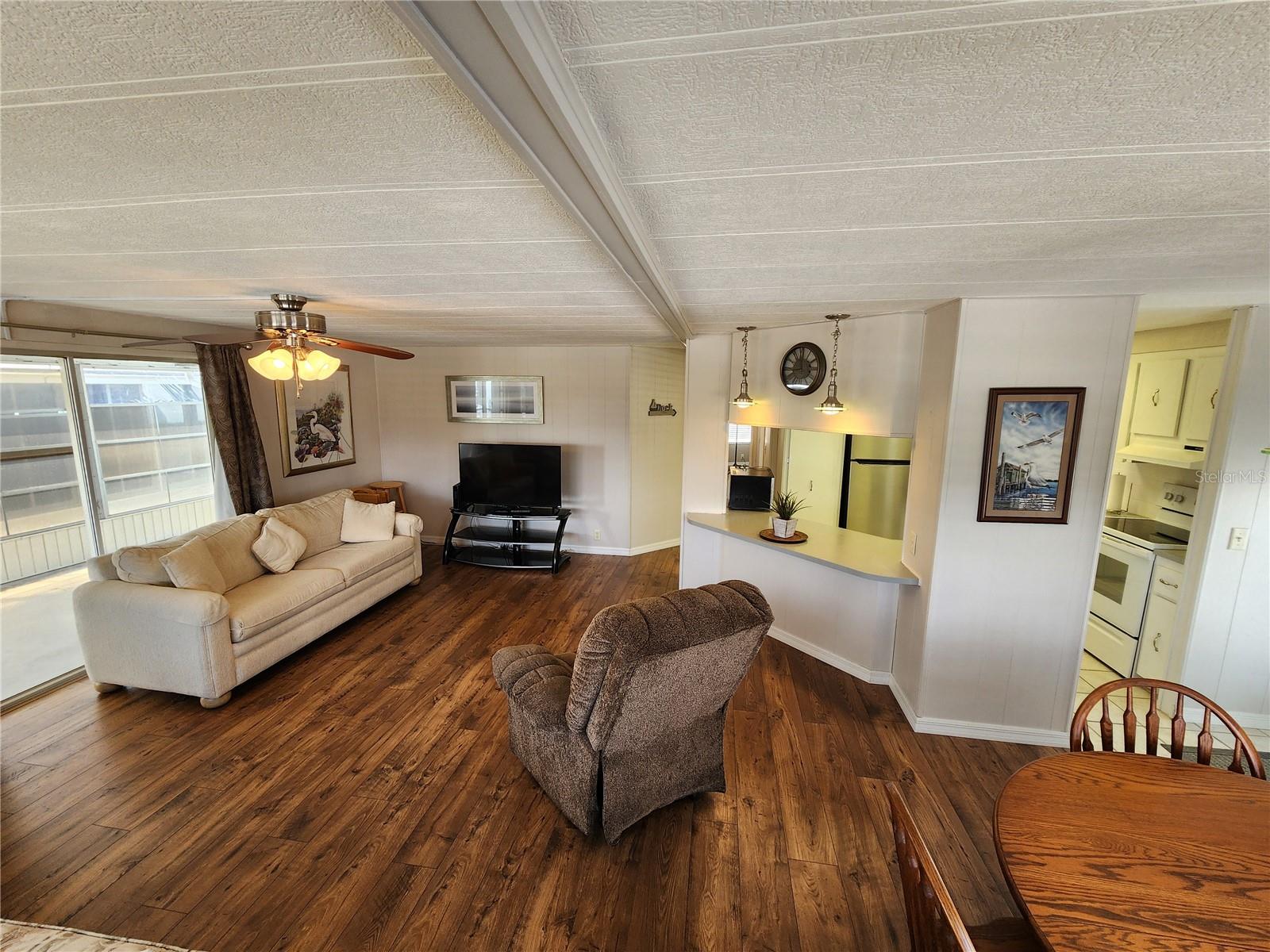 PALM LAKE ESTATES - Residential