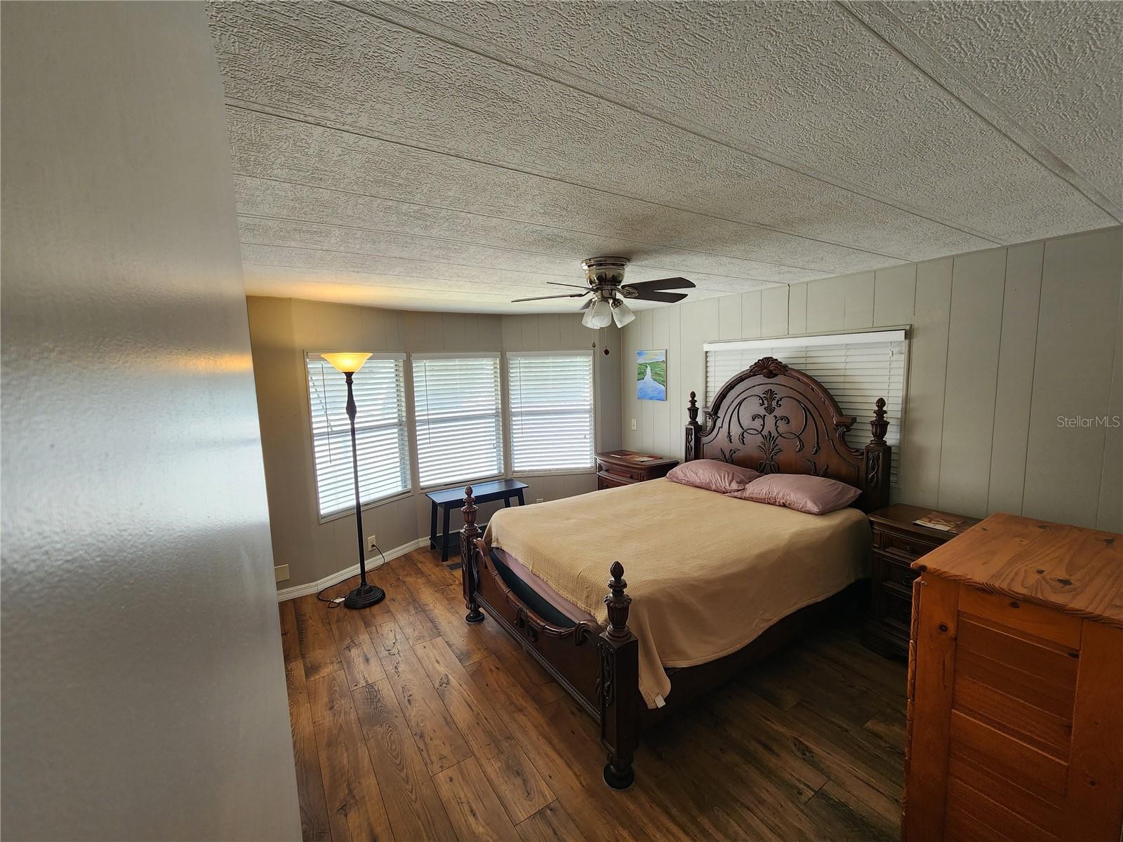 PALM LAKE ESTATES - Residential