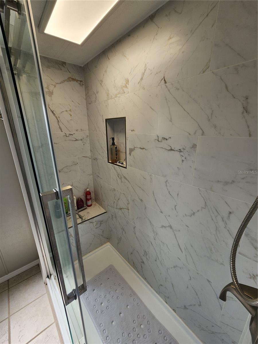 PALM LAKE ESTATES - Residential