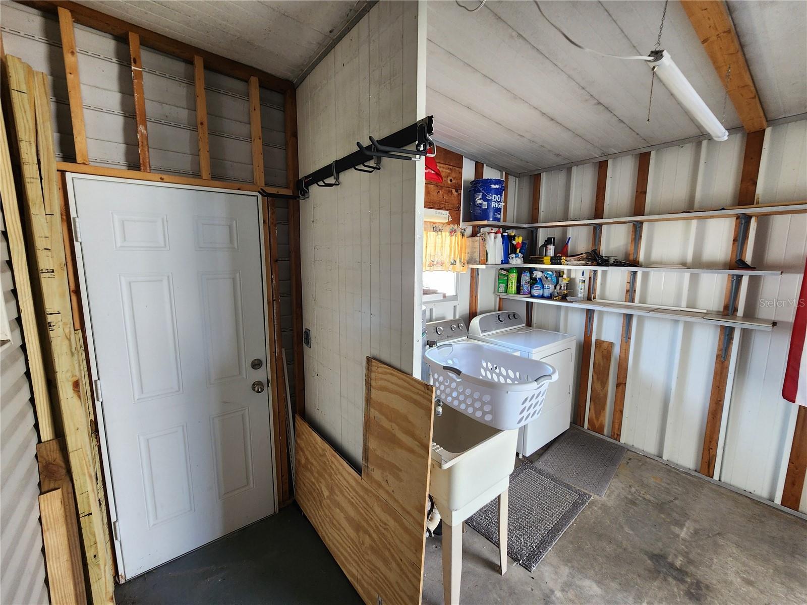 PALM LAKE ESTATES - Residential