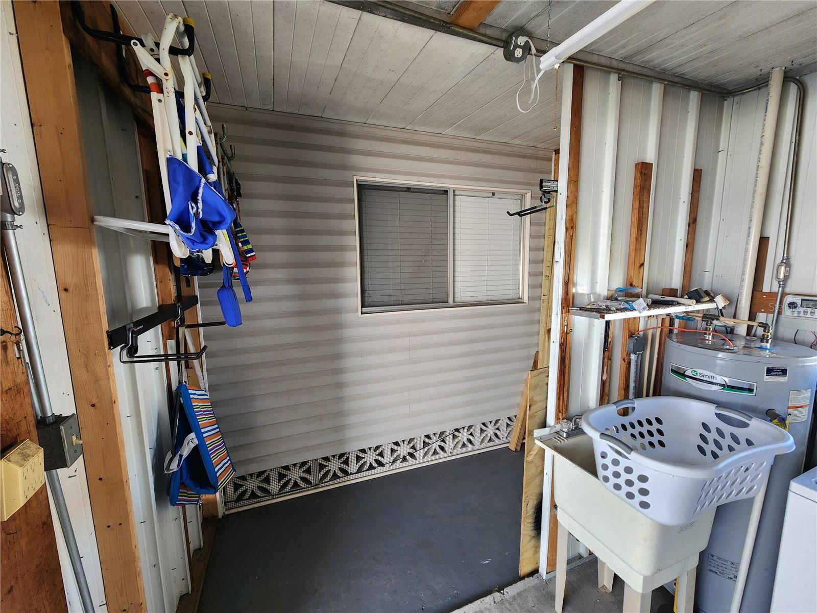 PALM LAKE ESTATES - Residential